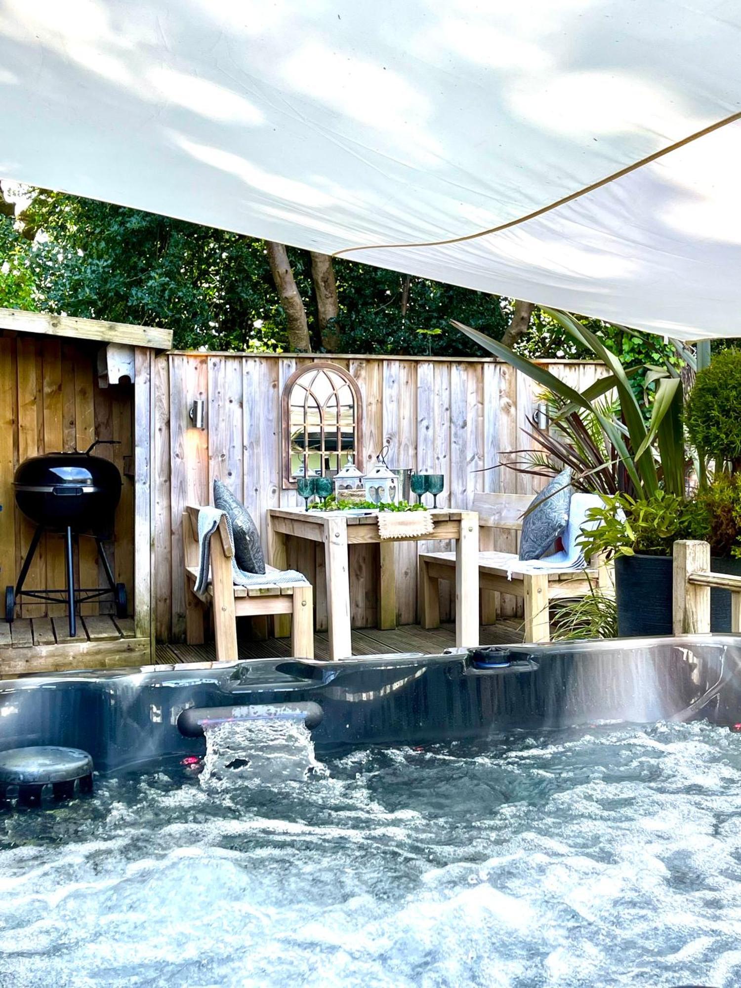 The Lodge@Tyddyn Ucha เคอร์นาวอน ภายนอก รูปภาพ